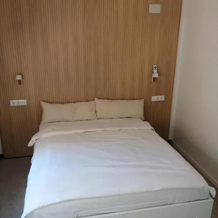 2 Bedroom Large Modern In Old Town 50m From The Beach! Apartment