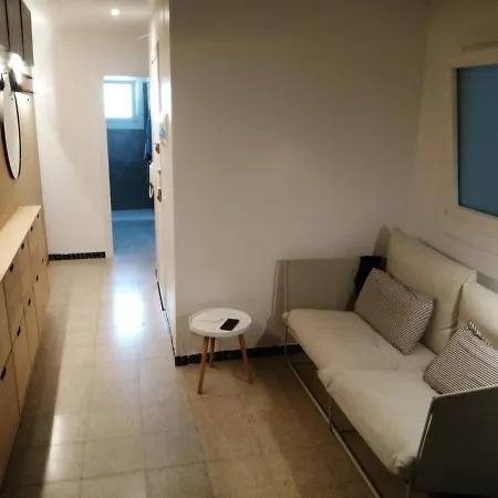 Apartment 2 Bedroom Large Modern In Old Town 50m From The Beach!