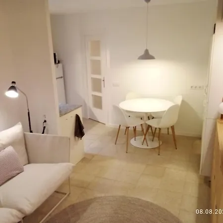 Apartment 2 Bedroom Large Modern In Old Town 50m From The Beach!