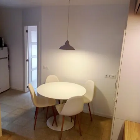 2 Bedroom Large Modern In Old Town 50m From The Beach! Apartment *