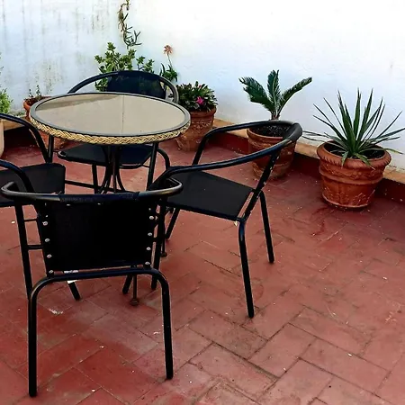 2 Bedroom Large Modern In Old Town 50m From The Beach! Apartment *