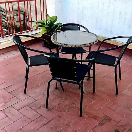 Apartment 2 Bedroom Large Modern In Old Town 50m From The Beach! *